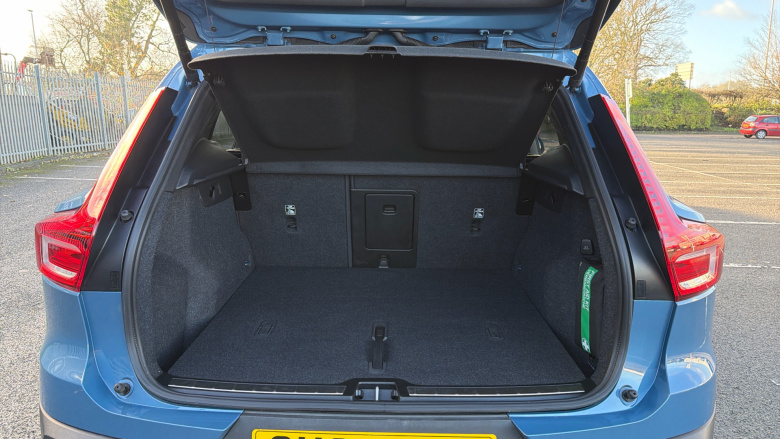 Volvo XC40 2.0 B3P Ultra Dark 5dr Auto Petrol Estate